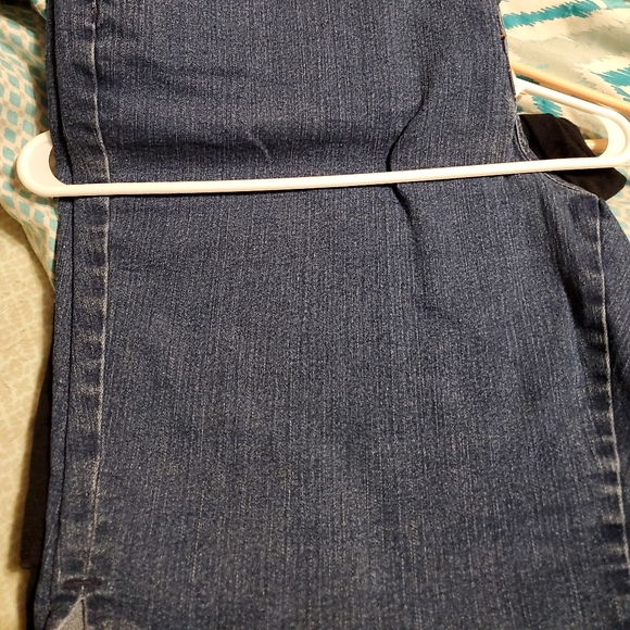 Bermuda shorts - Picture 2 of 3